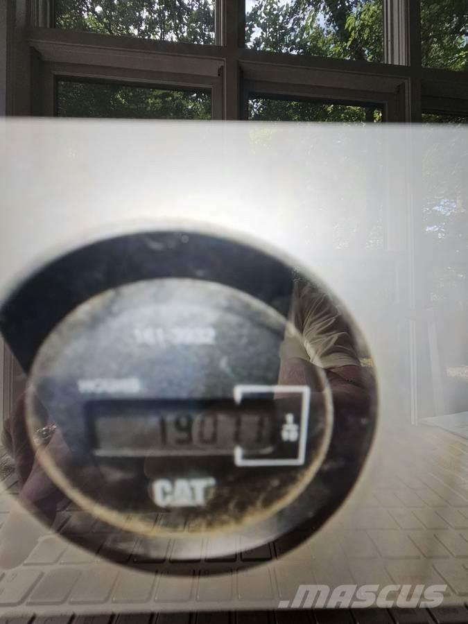 CAT D5G XL بلدوزرات مجنزرة