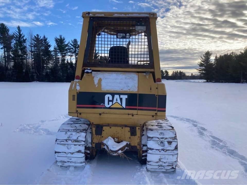 CAT D5G XL بلدوزرات مجنزرة