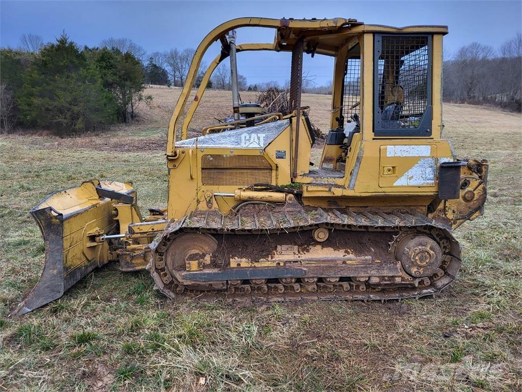 CAT D5G XL بلدوزرات مجنزرة