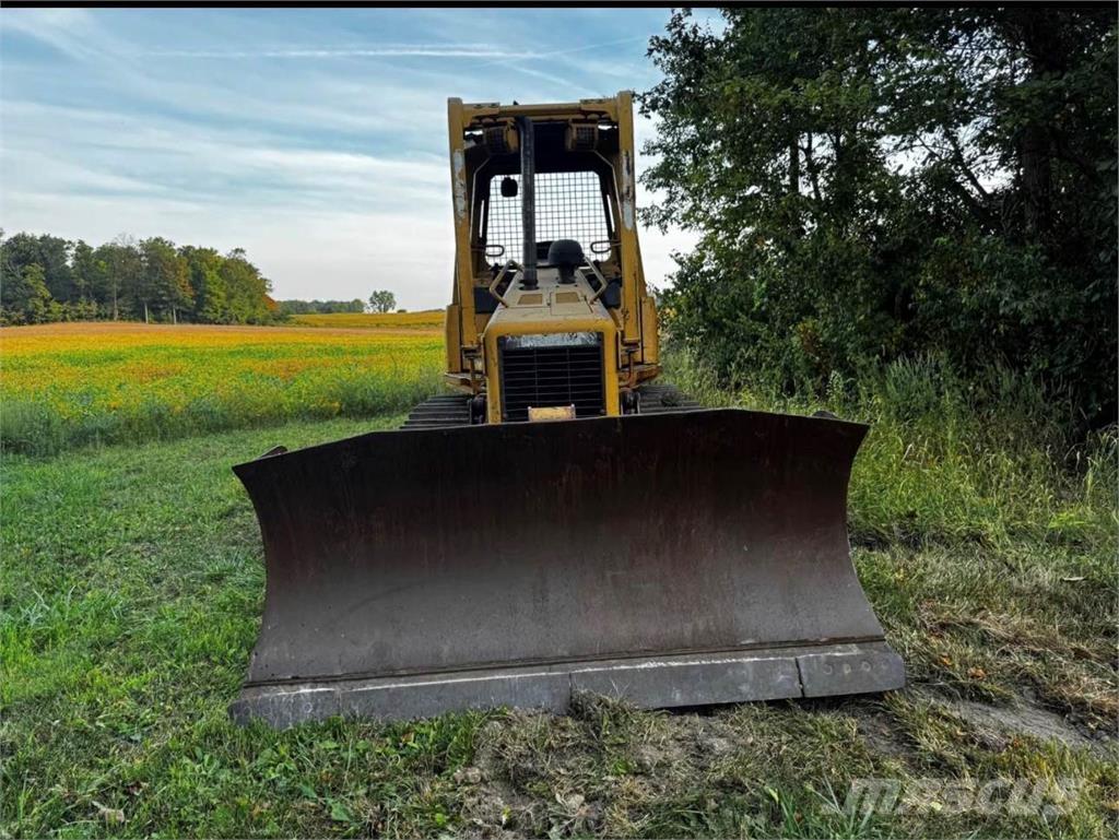 CAT D5G XL بلدوزرات مجنزرة