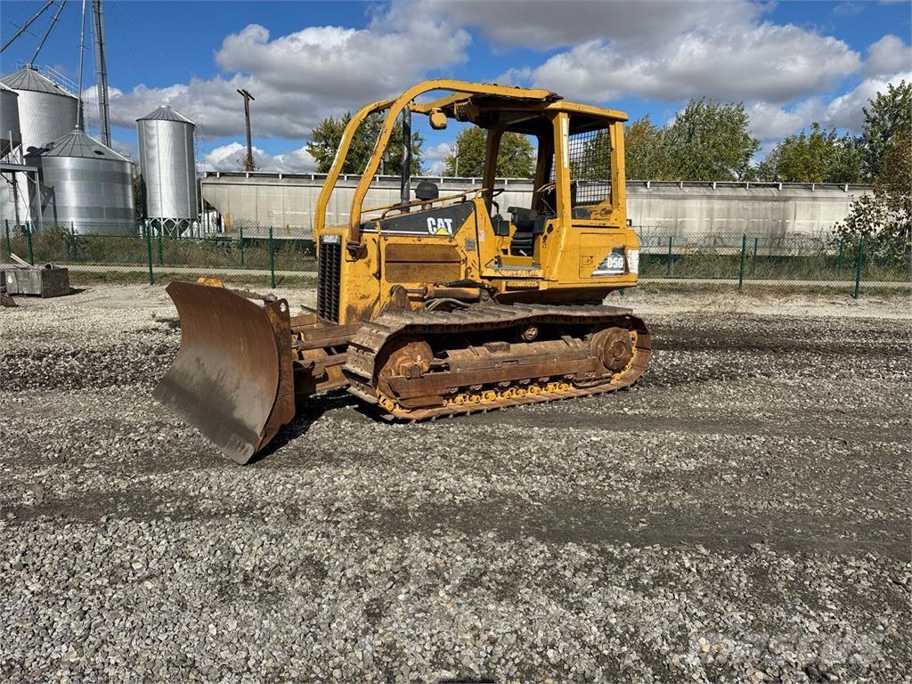 CAT D5G XL بلدوزرات مجنزرة