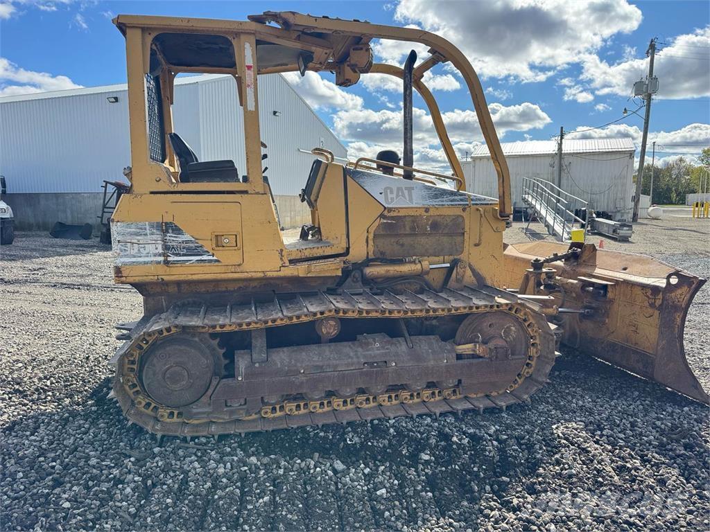 CAT D5G XL بلدوزرات مجنزرة