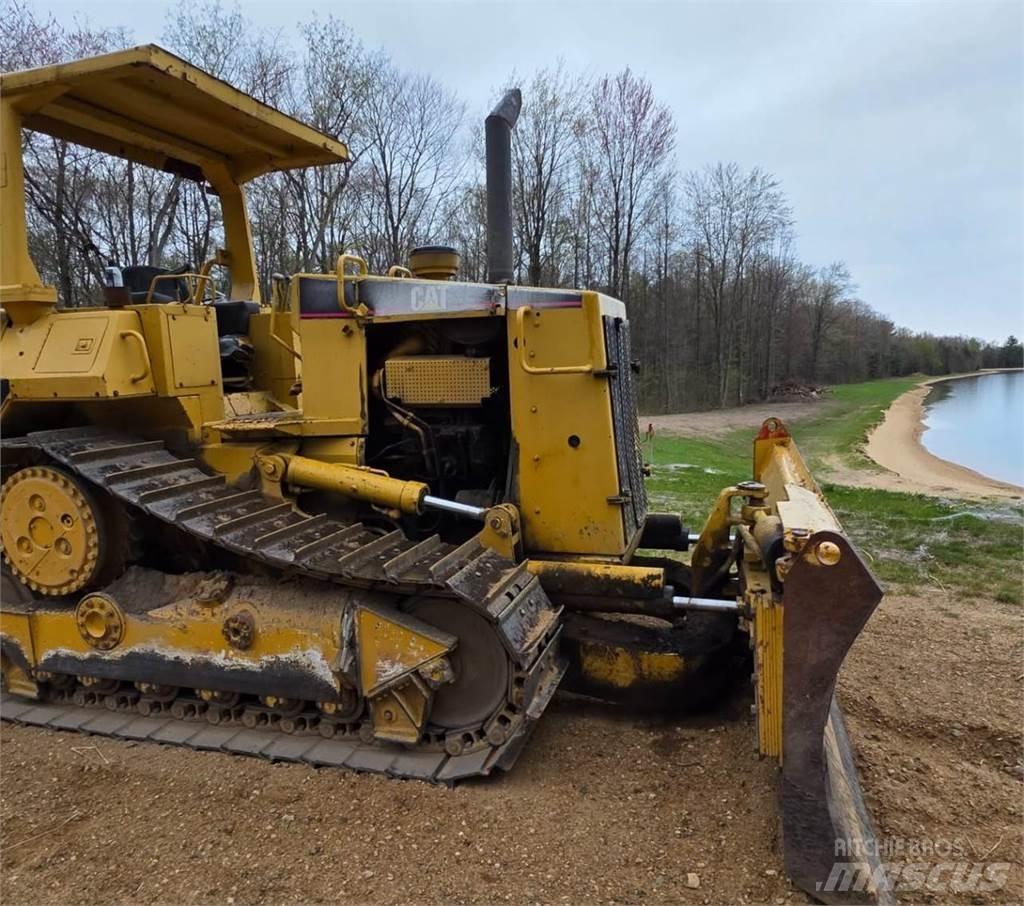 CAT D5H بلدوزرات مجنزرة
