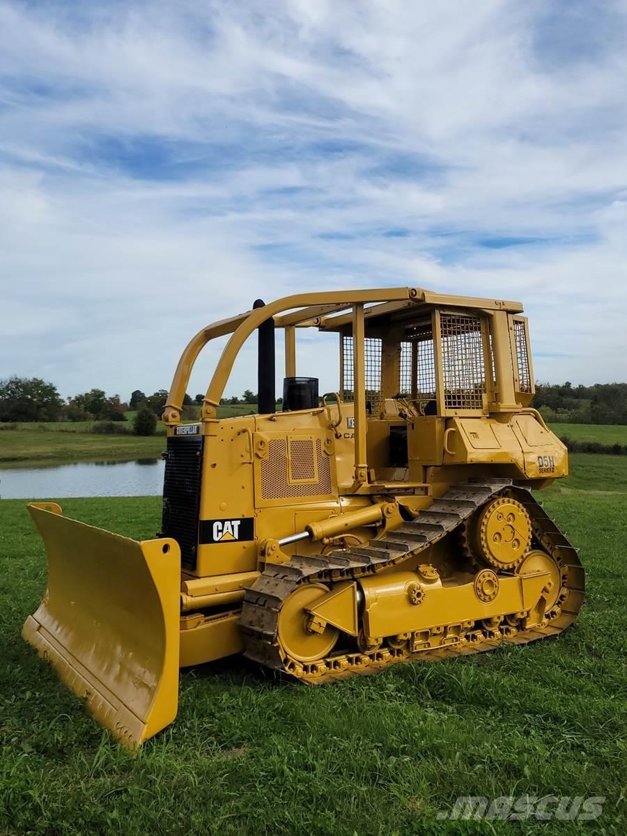 CAT D5H بلدوزرات مجنزرة