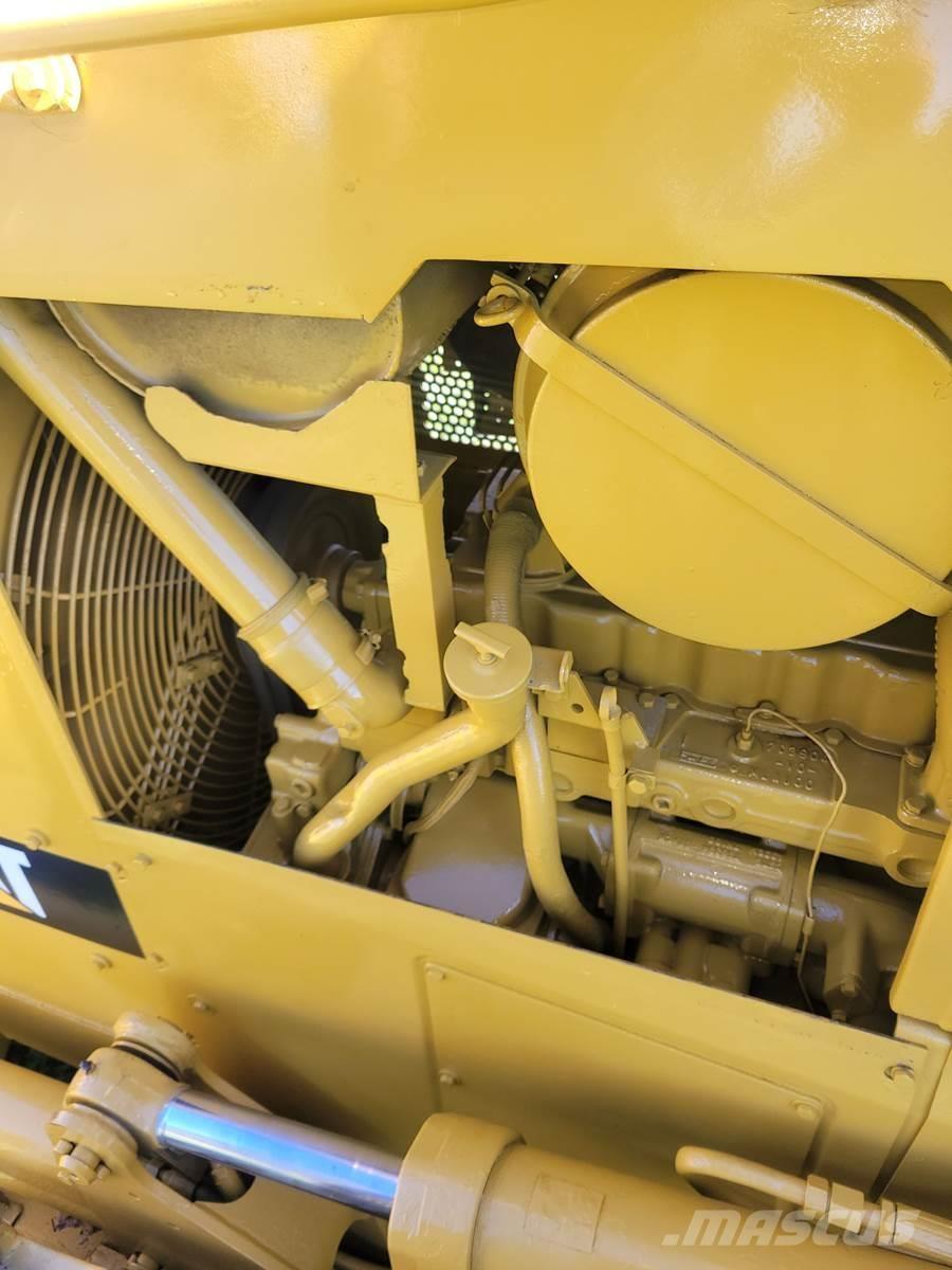 CAT D5H بلدوزرات مجنزرة