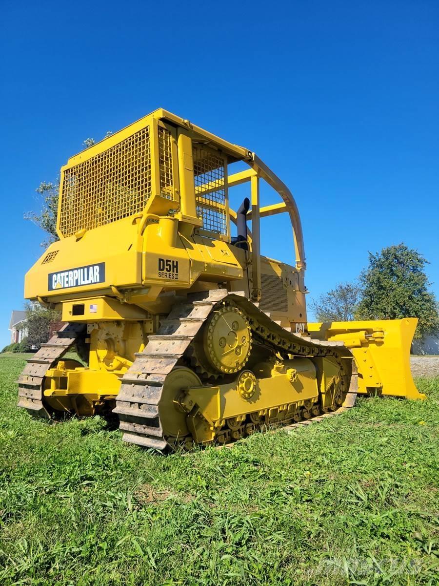 CAT D5H بلدوزرات مجنزرة