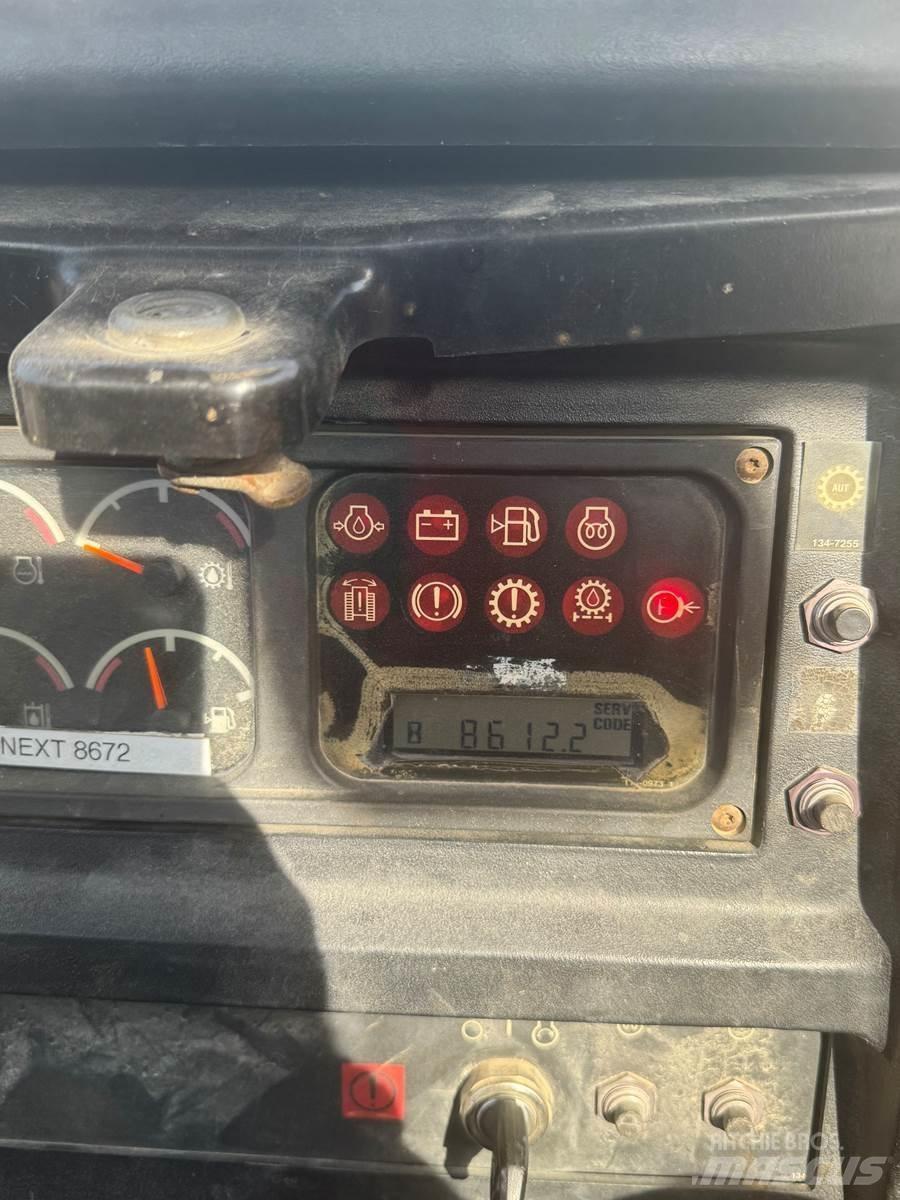 CAT D5M بلدوزرات مجنزرة