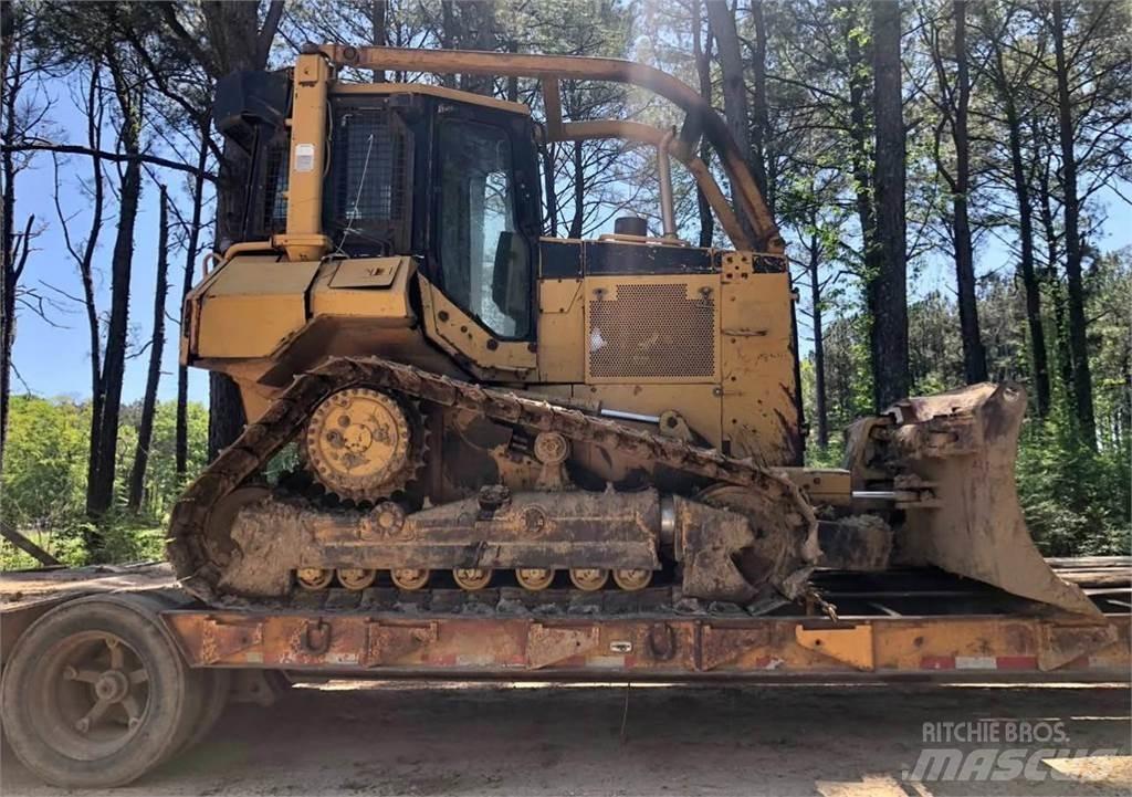 CAT D5M بلدوزرات مجنزرة