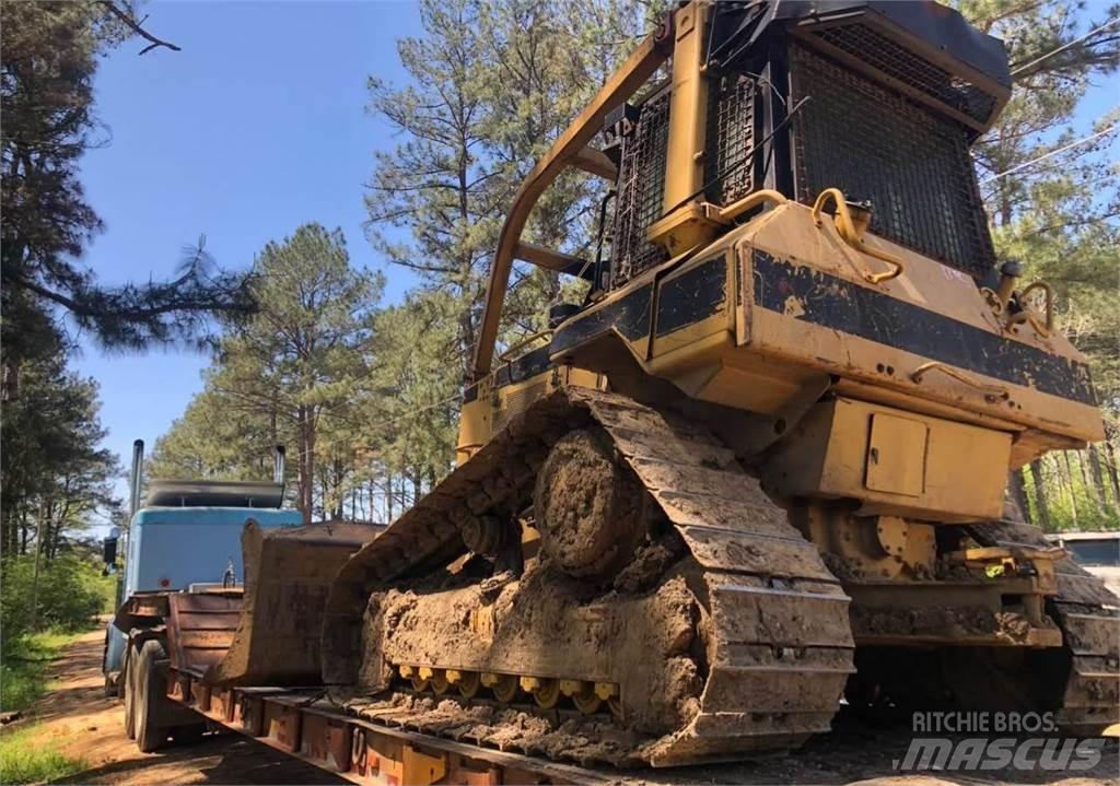 CAT D5M بلدوزرات مجنزرة
