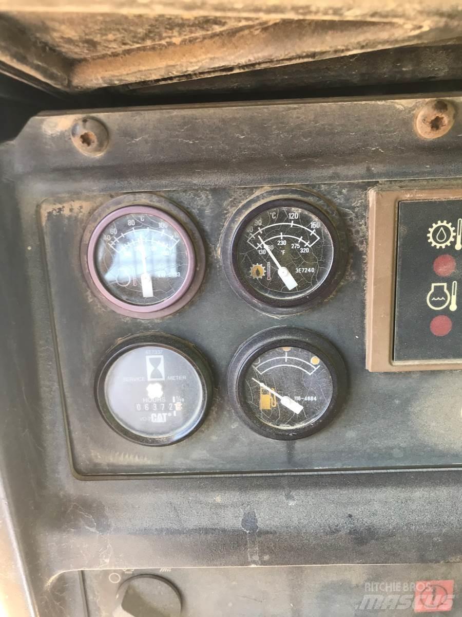 CAT D5M بلدوزرات مجنزرة