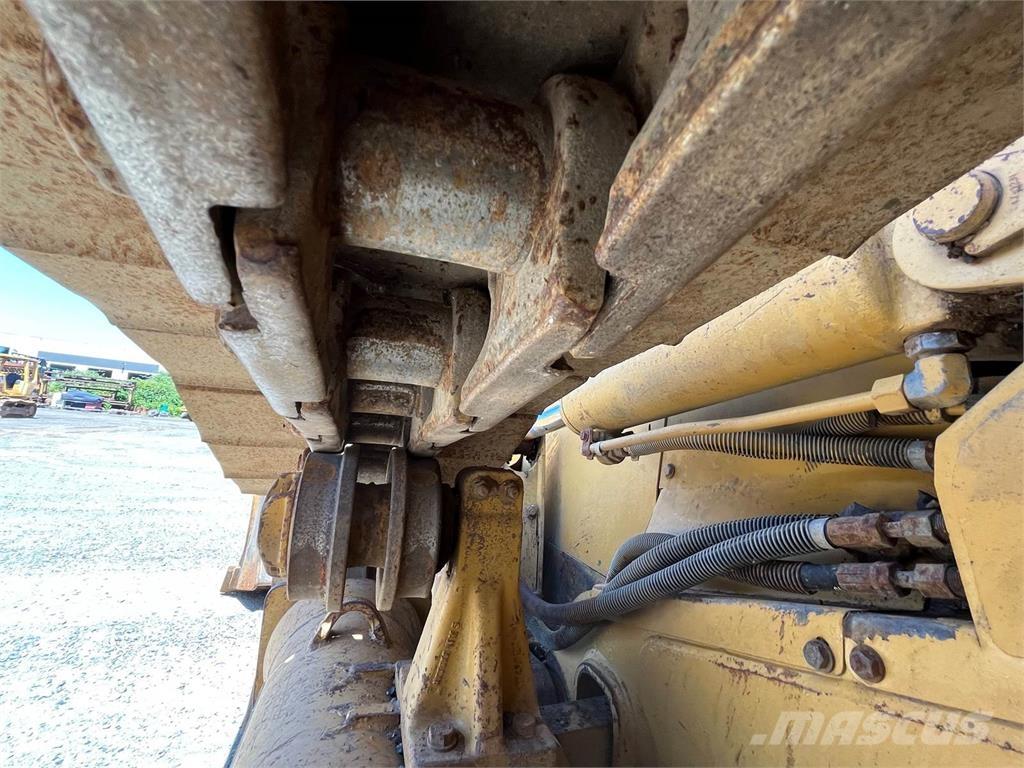 CAT D5N بلدوزرات مجنزرة