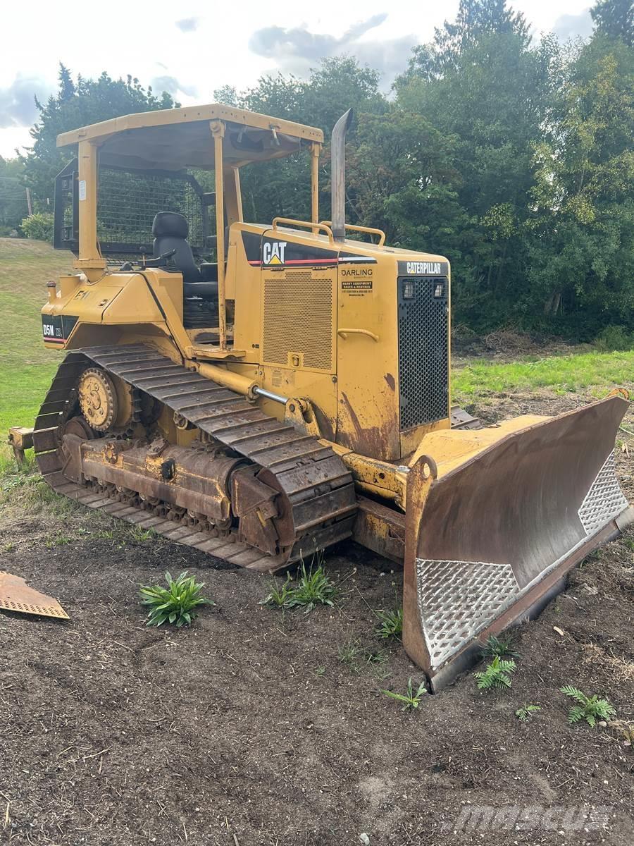 CAT D5N بلدوزرات مجنزرة