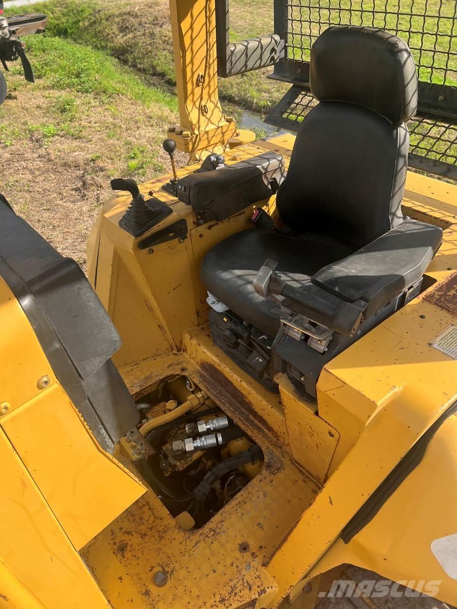 CAT D5N بلدوزرات مجنزرة
