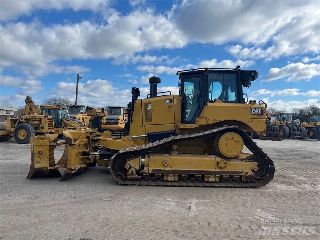 CAT D6 بلدوزرات مجنزرة