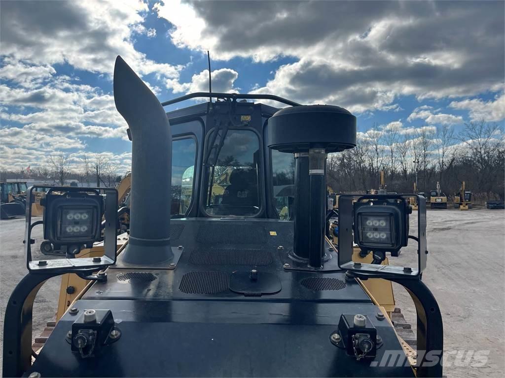 CAT D6 بلدوزرات مجنزرة