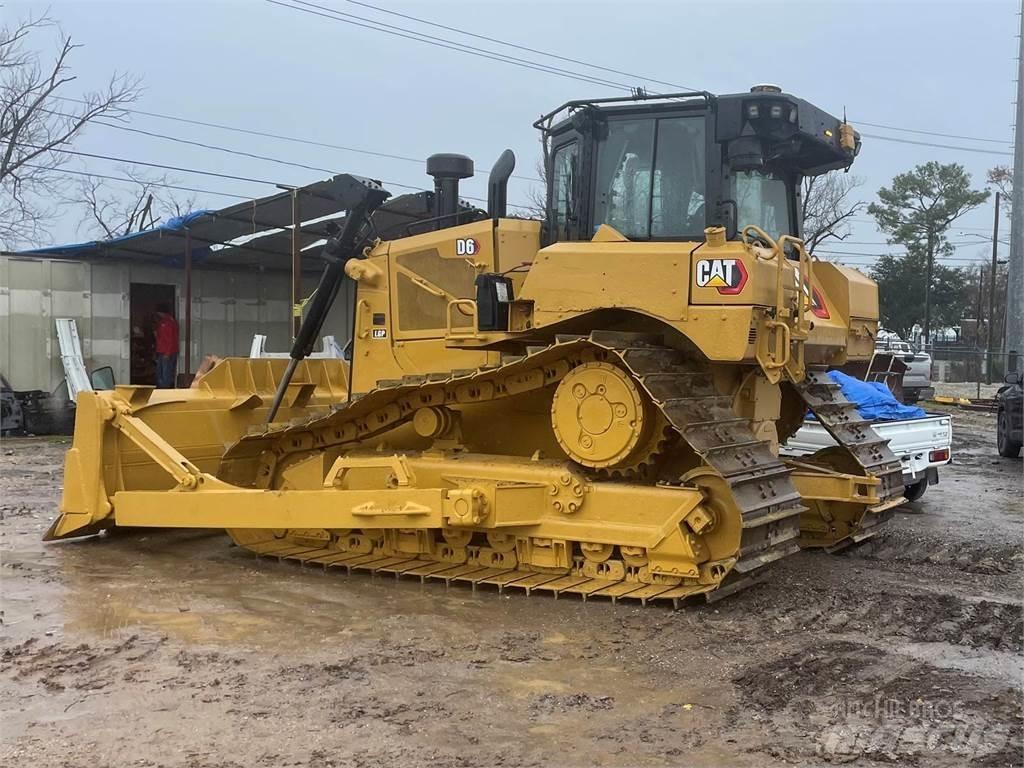 CAT D6 بلدوزرات مجنزرة