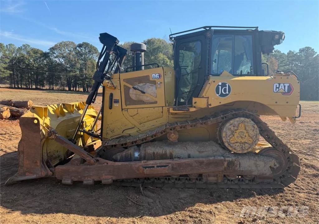 CAT D6 بلدوزرات مجنزرة