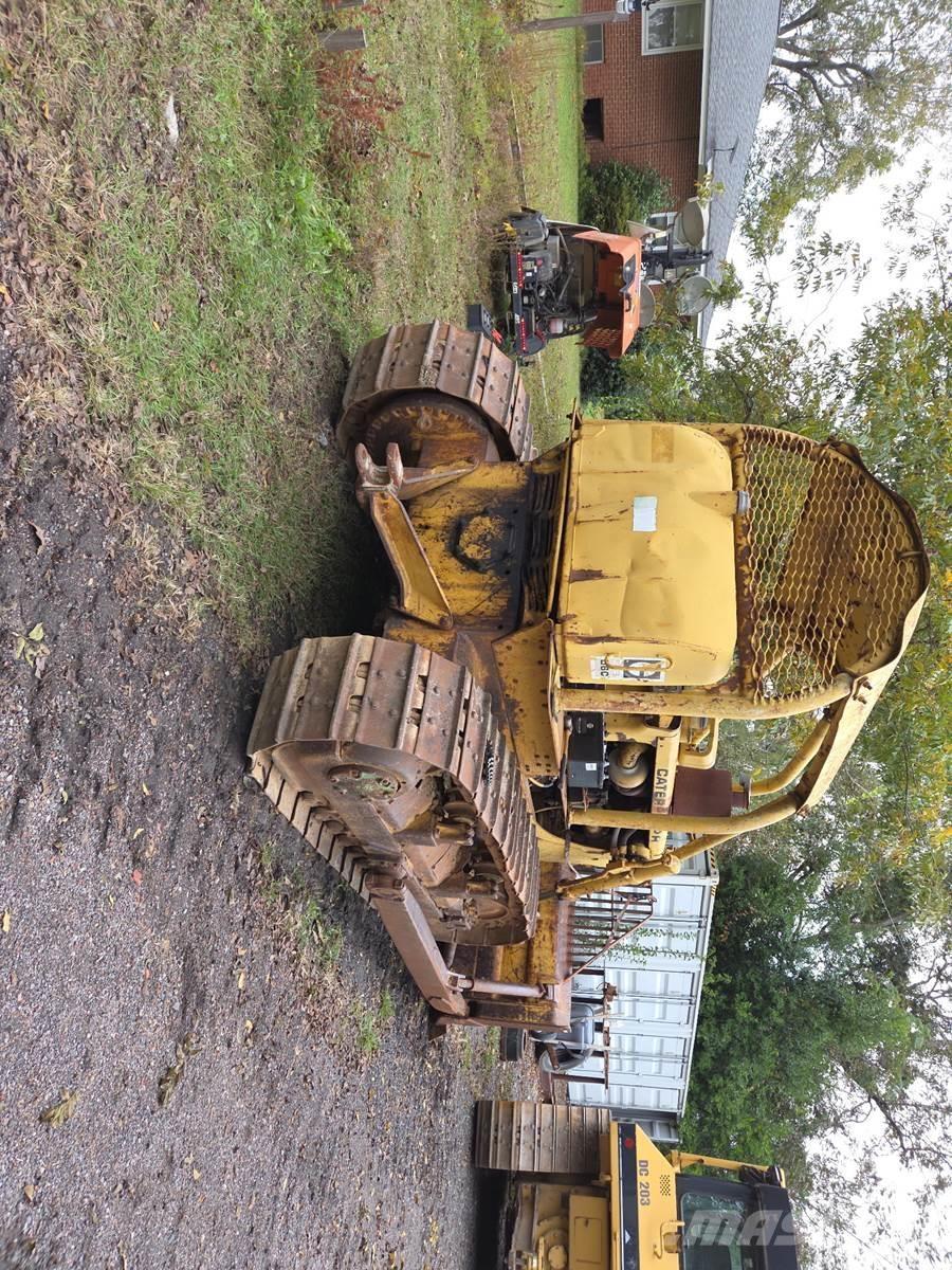 CAT D6C بلدوزرات مجنزرة