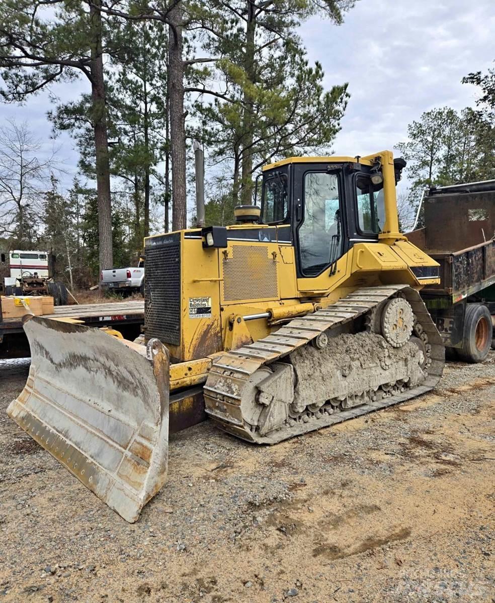 CAT D6M XL بلدوزرات مجنزرة