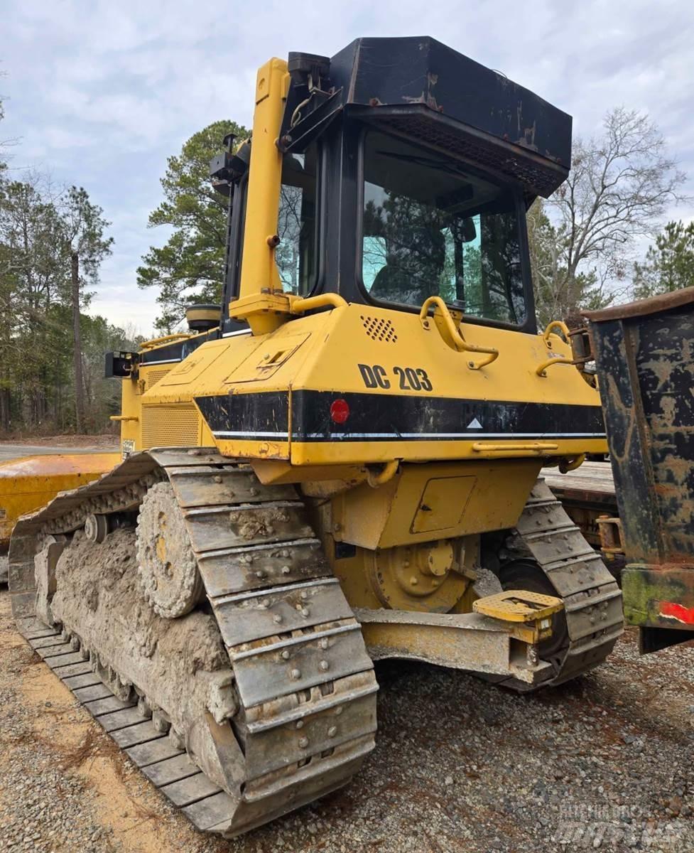CAT D6M XL بلدوزرات مجنزرة