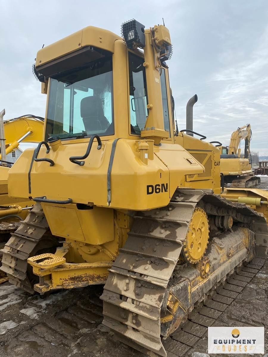 CAT D6N XL بلدوزرات مجنزرة