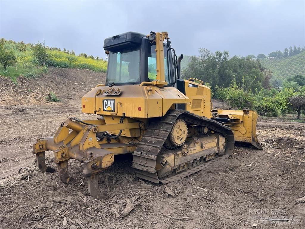 CAT D6N XL بلدوزرات مجنزرة