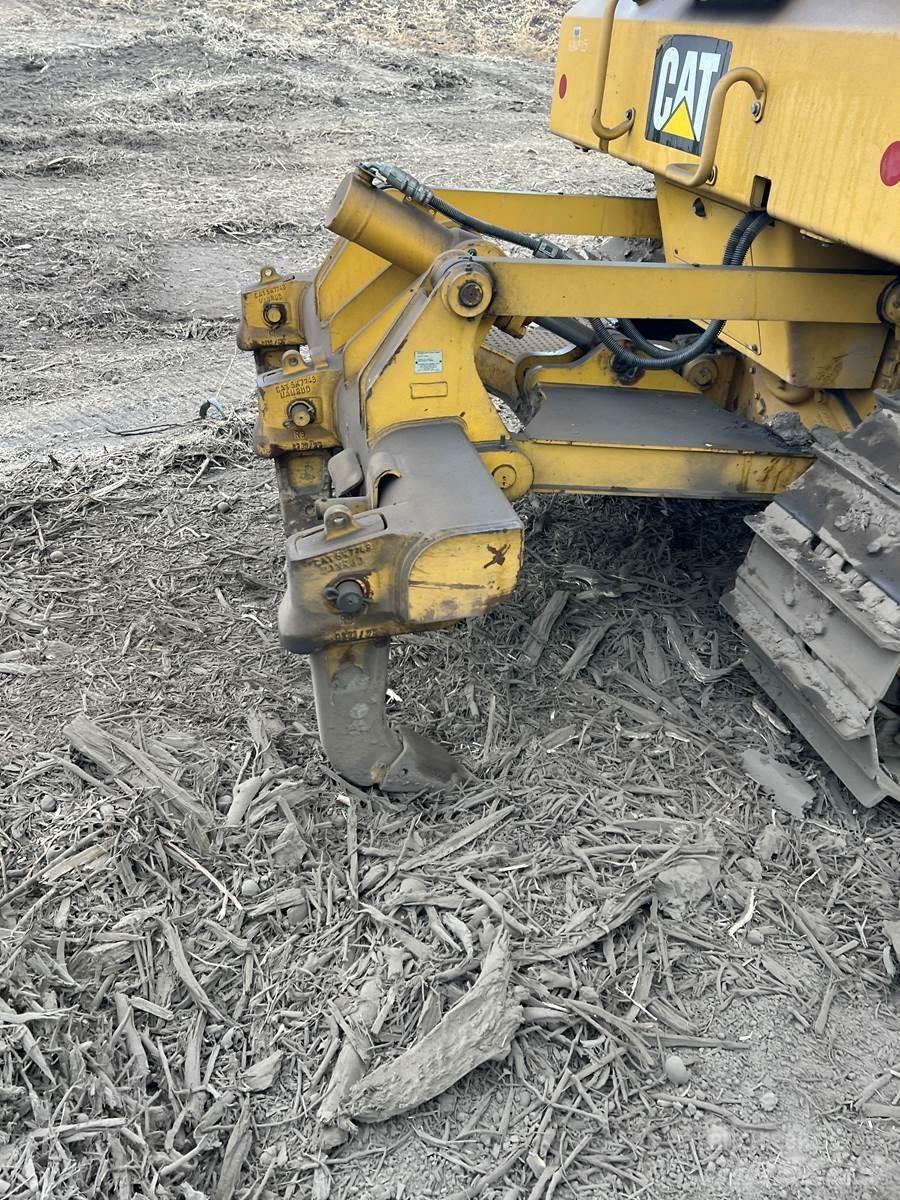 CAT D6N XL بلدوزرات مجنزرة
