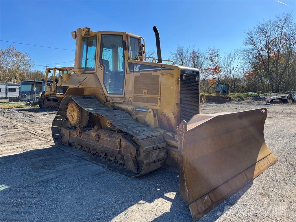 CAT D6N XL بلدوزرات مجنزرة
