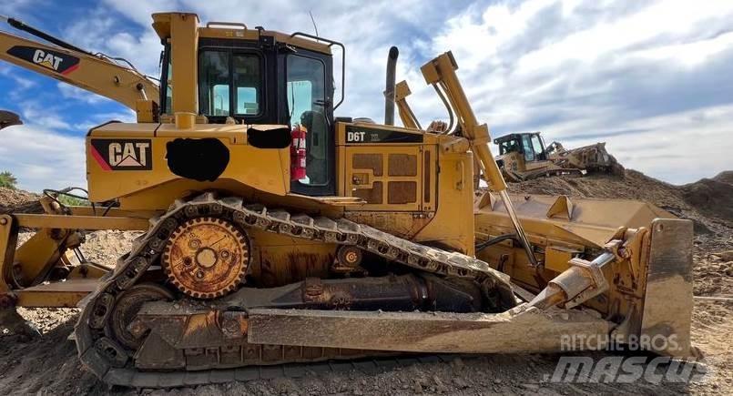 CAT D6T بلدوزرات مجنزرة