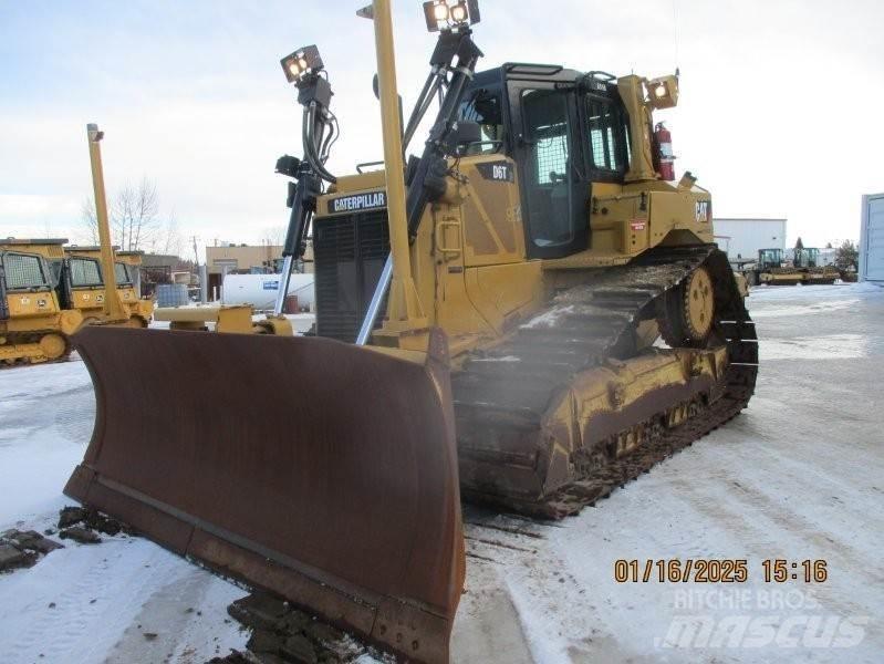 CAT D6T بلدوزرات مجنزرة