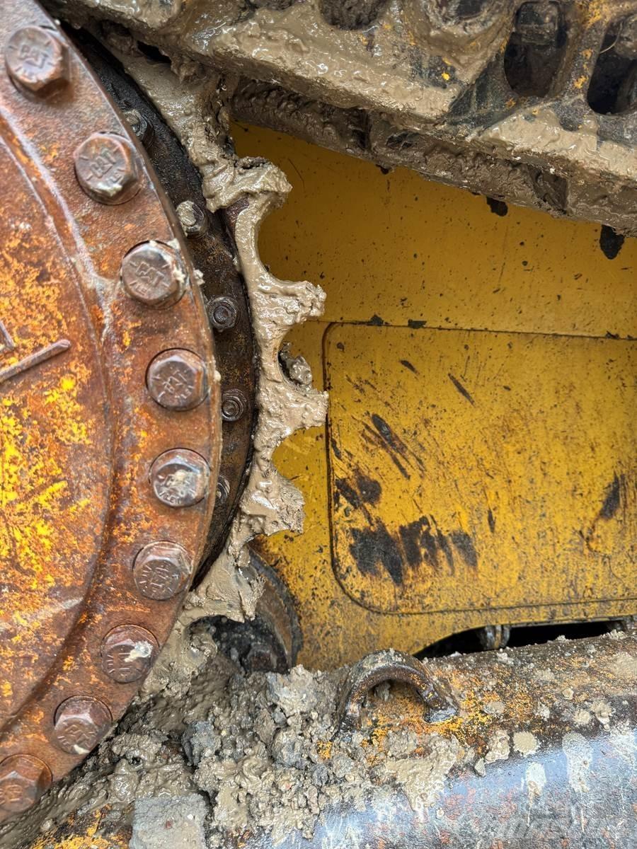 CAT D6T XL بلدوزرات مجنزرة