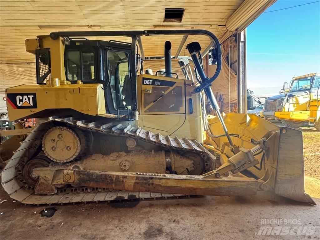 CAT D6T XW بلدوزرات مجنزرة