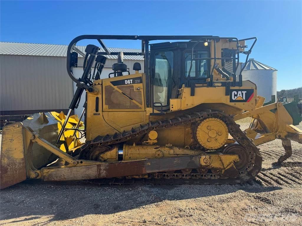 CAT D6T XW بلدوزرات مجنزرة