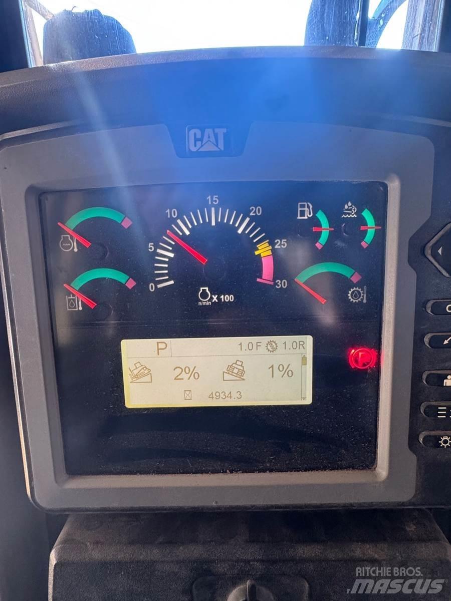 CAT D6T XW بلدوزرات مجنزرة