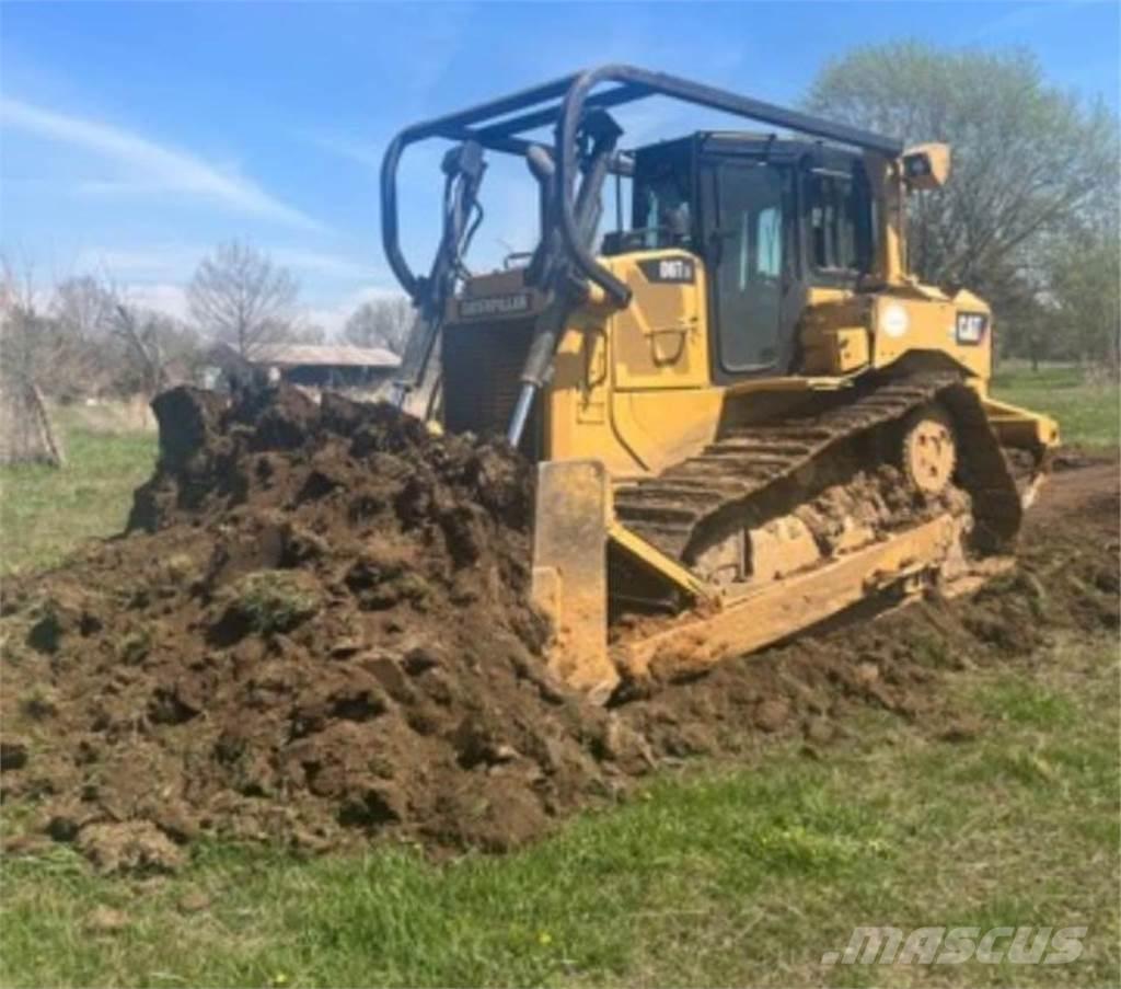 CAT D6T XW بلدوزرات مجنزرة