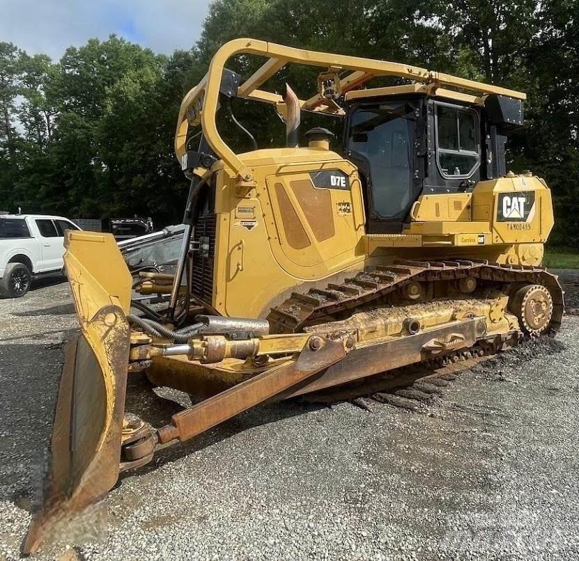 CAT D7E بلدوزرات مجنزرة