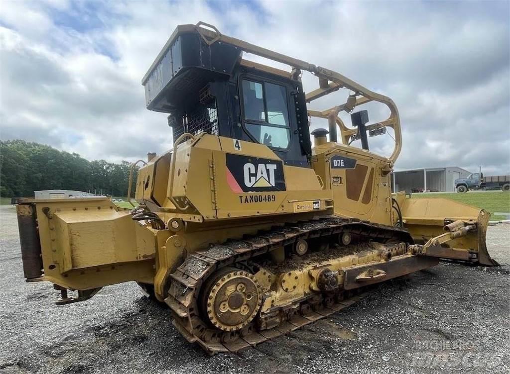 CAT D7E بلدوزرات مجنزرة