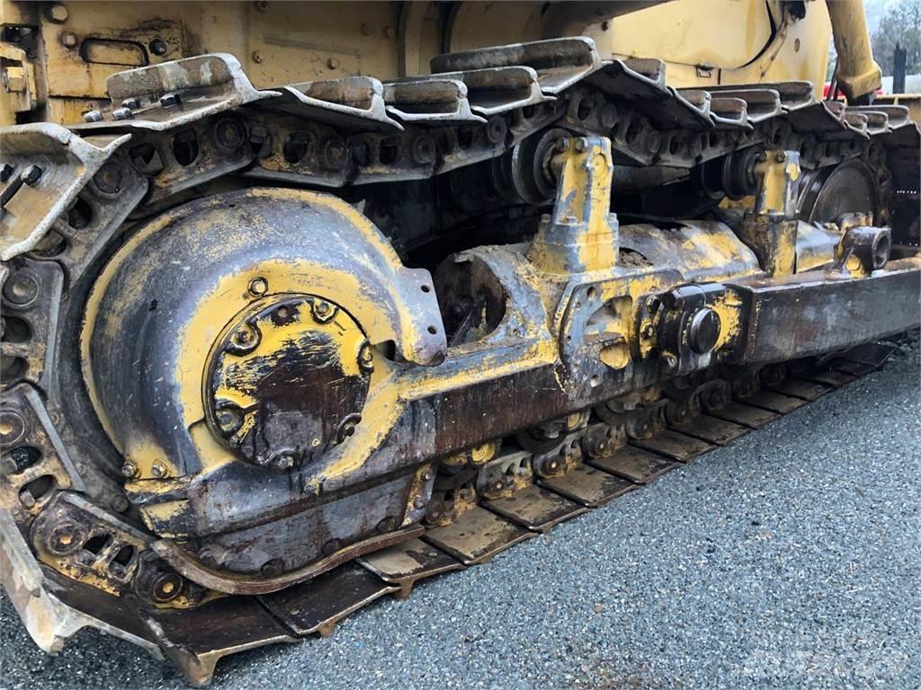 CAT D7F بلدوزرات مجنزرة