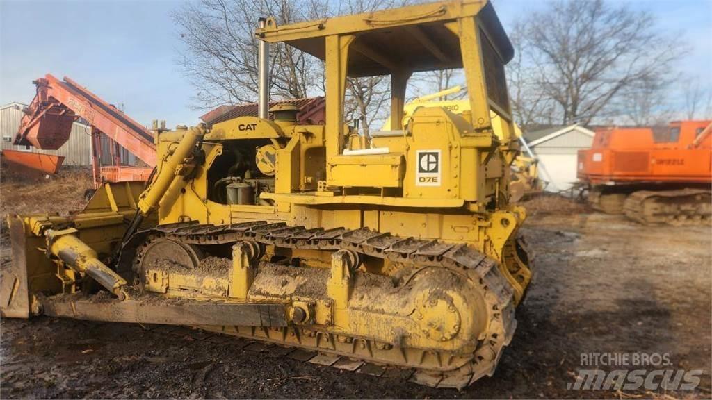 CAT D7F بلدوزرات مجنزرة