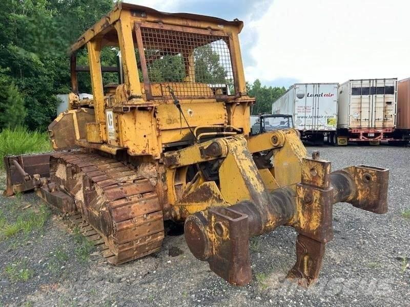 CAT D7F بلدوزرات مجنزرة