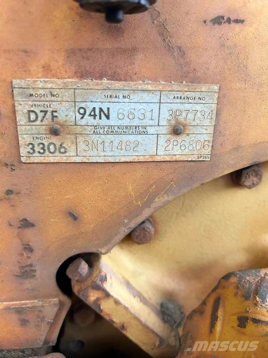 CAT D7F بلدوزرات مجنزرة