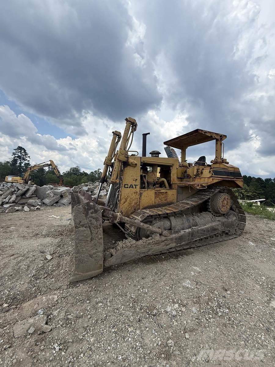 CAT D7H بلدوزرات مجنزرة