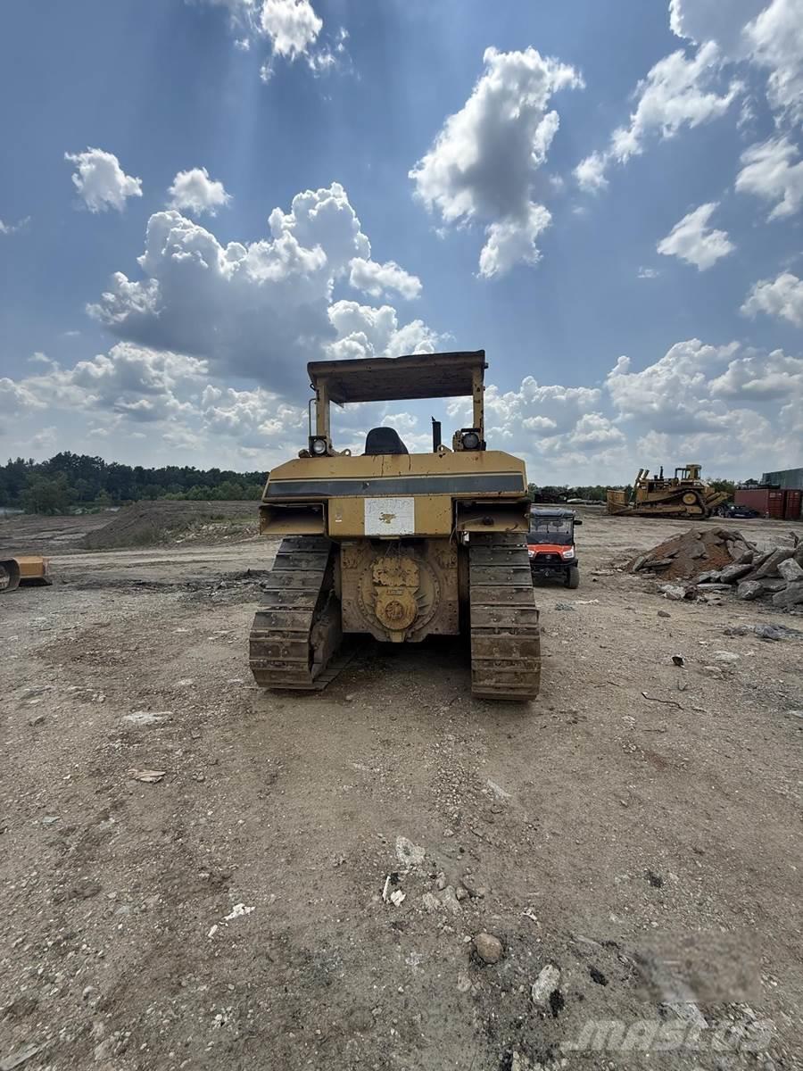 CAT D7H بلدوزرات مجنزرة