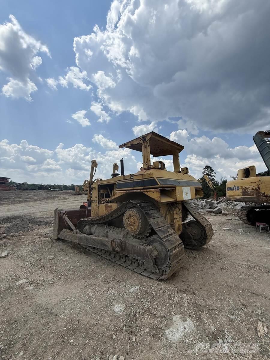 CAT D7H بلدوزرات مجنزرة
