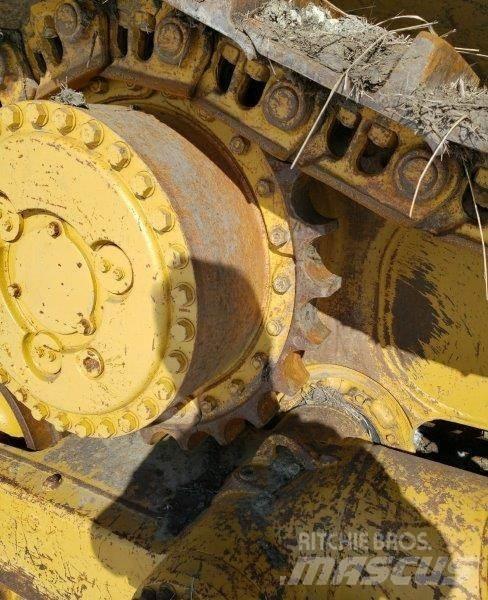 CAT D7R بلدوزرات مجنزرة