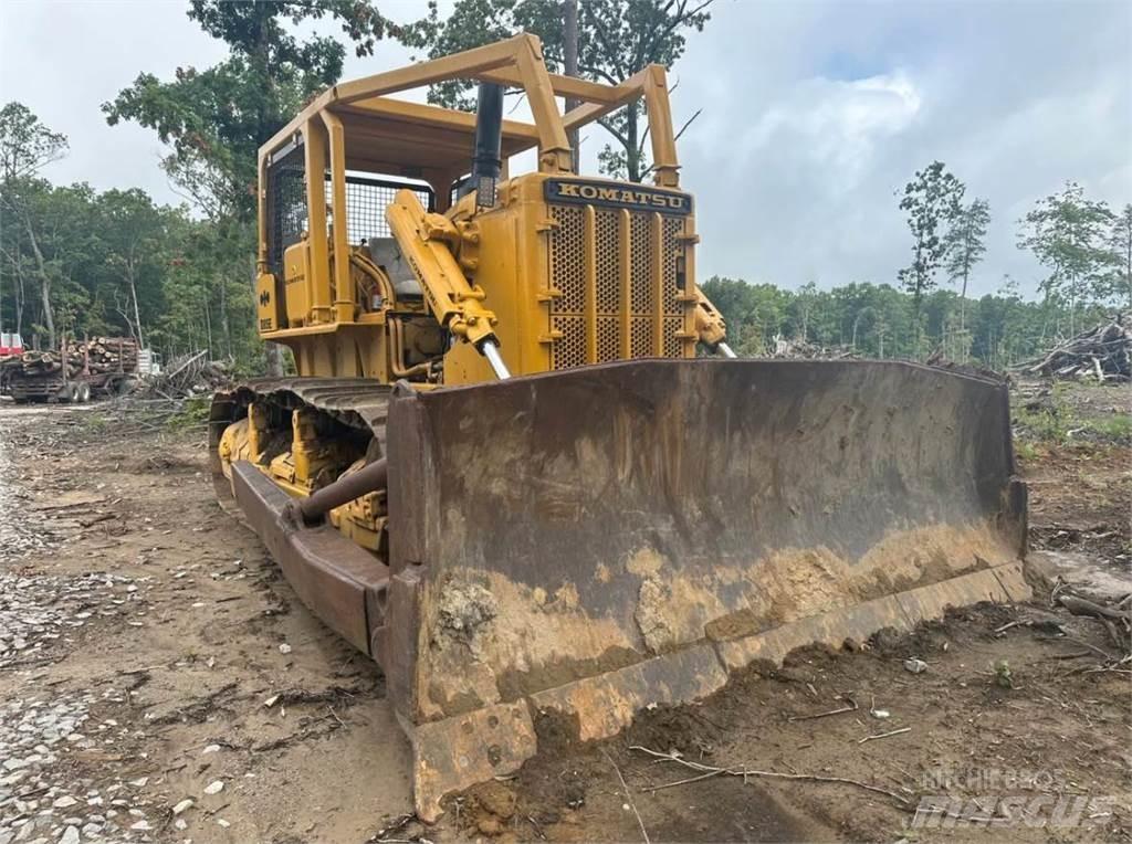 CAT D85E بلدوزرات مجنزرة