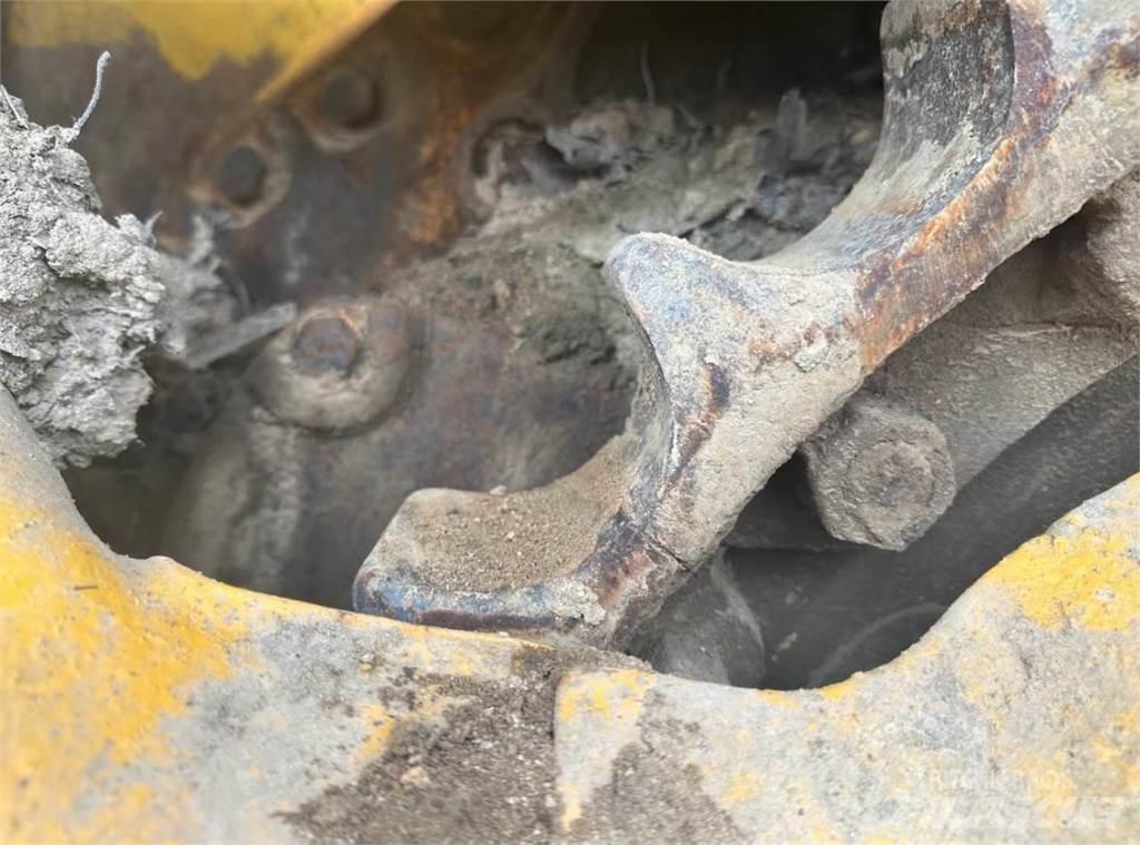 CAT D85E بلدوزرات مجنزرة