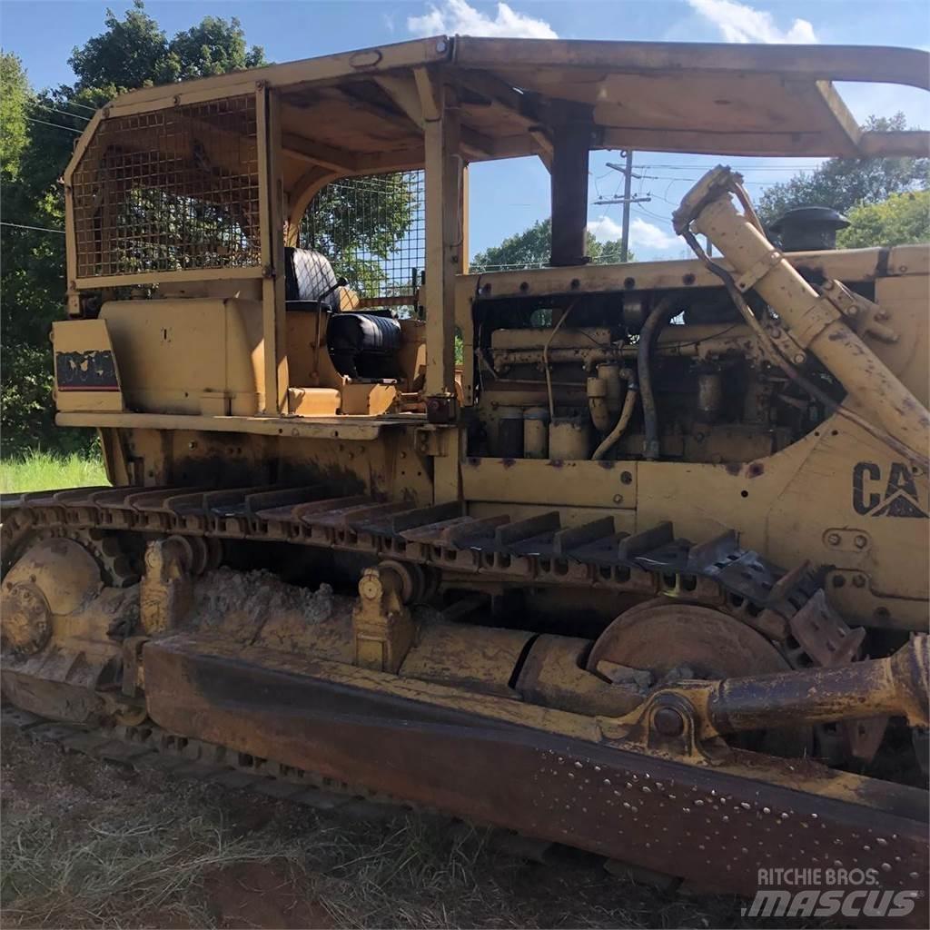 CAT D8H بلدوزرات مجنزرة