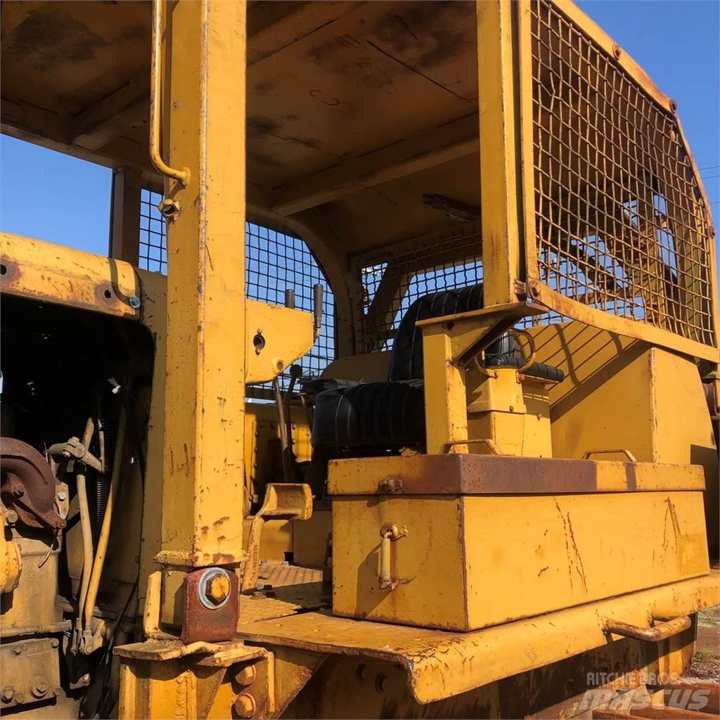 CAT D8H بلدوزرات مجنزرة