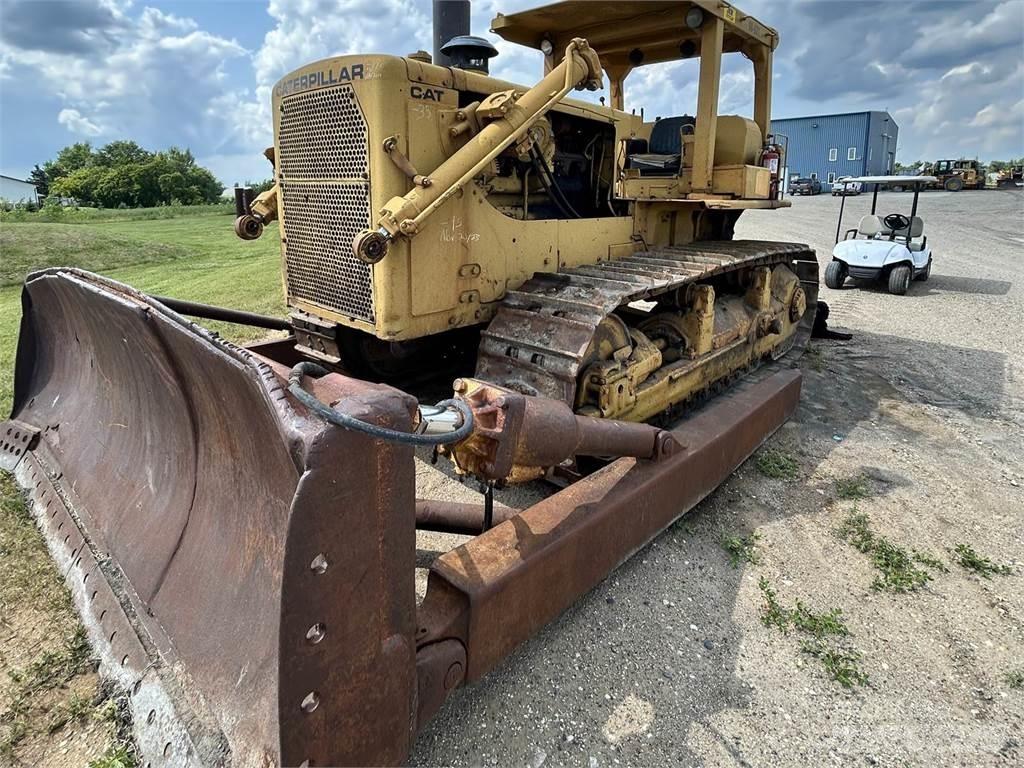 CAT D8H بلدوزرات مجنزرة